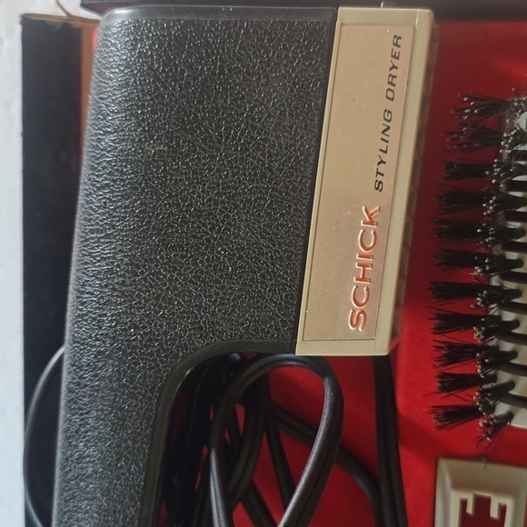 Schick Vintage Styling Dryer In BOX W/ Attachments - Picture 2 of 5